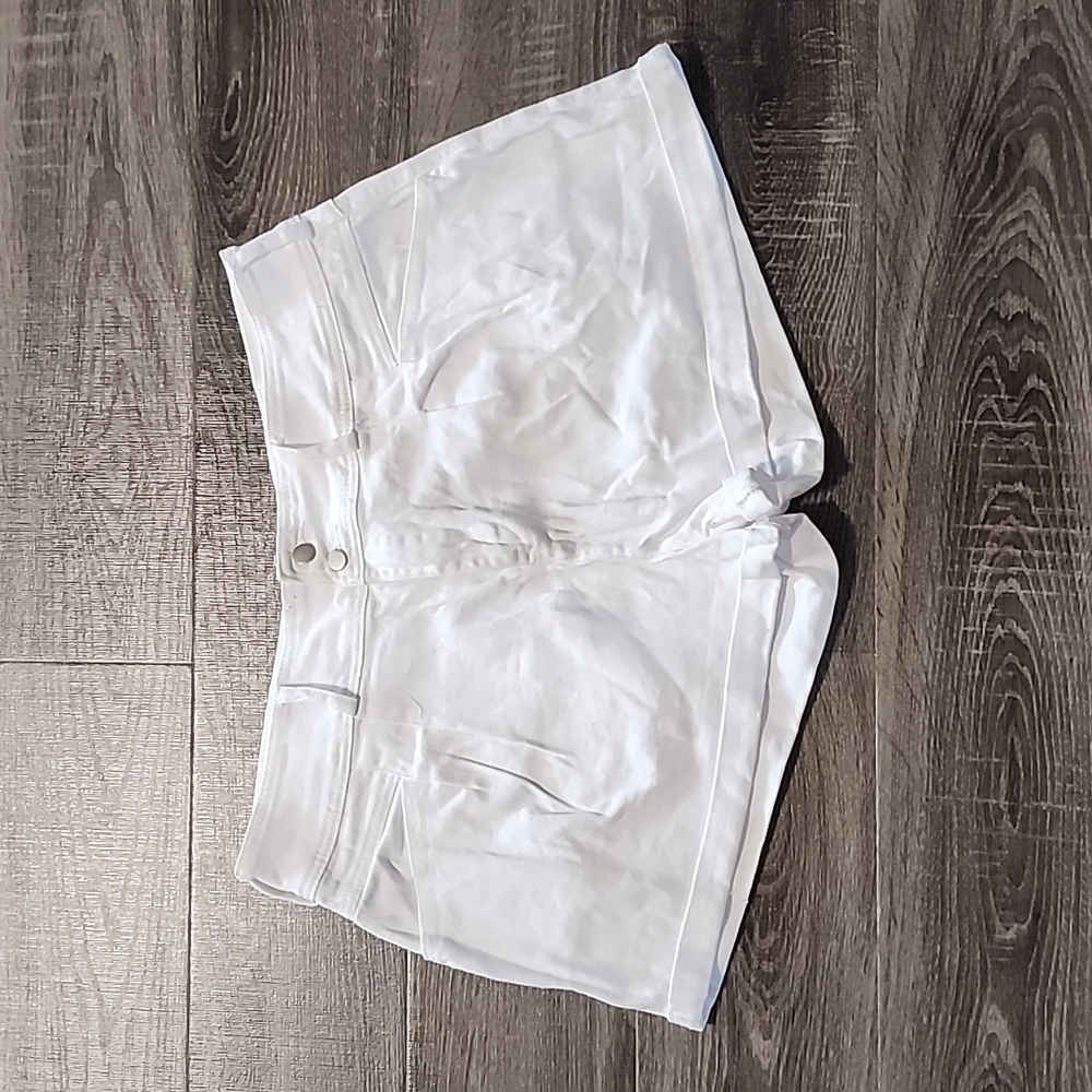 🦩 White stretch denim Shorts 🦩